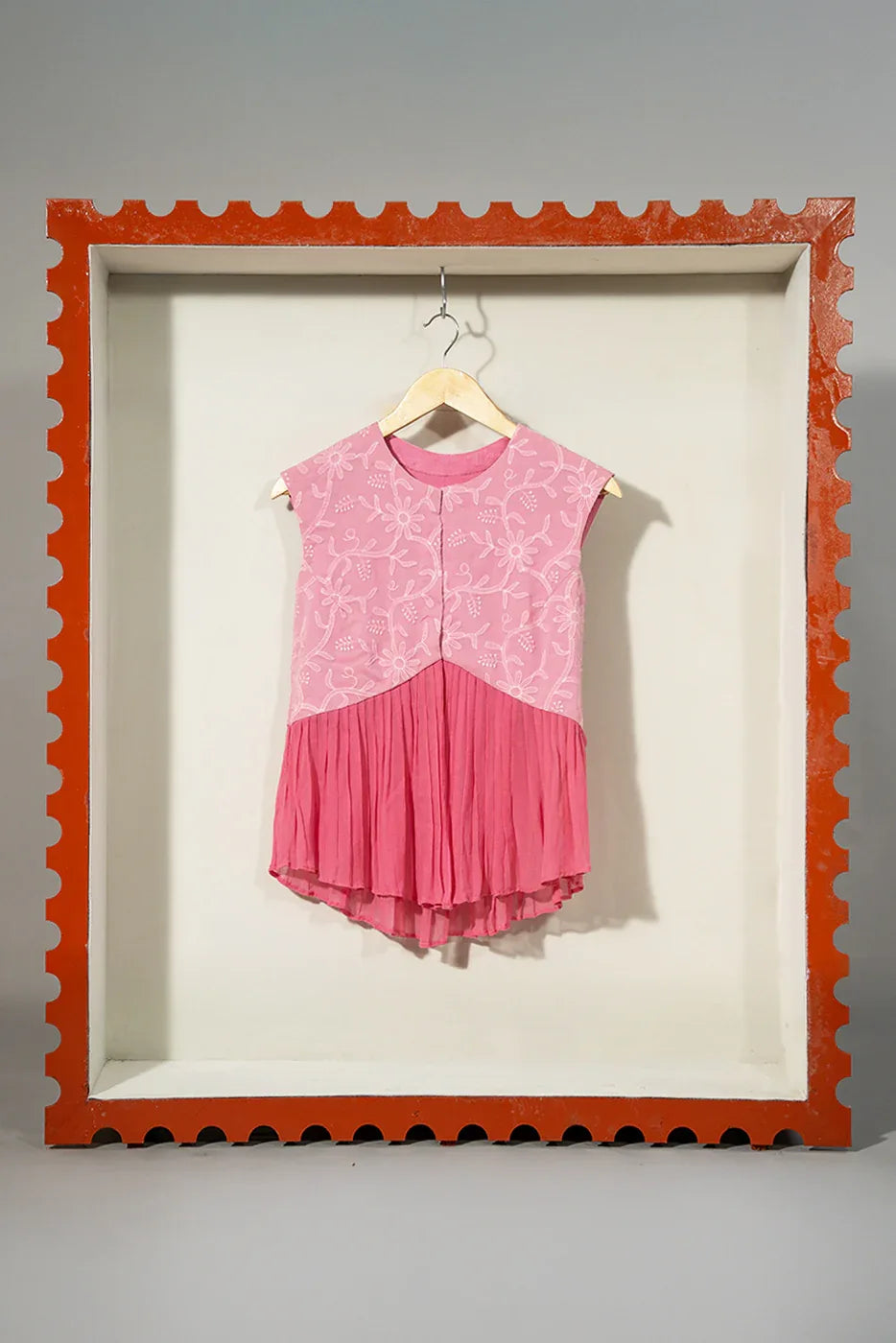 Embroidered vest with pleats - SSWAI
