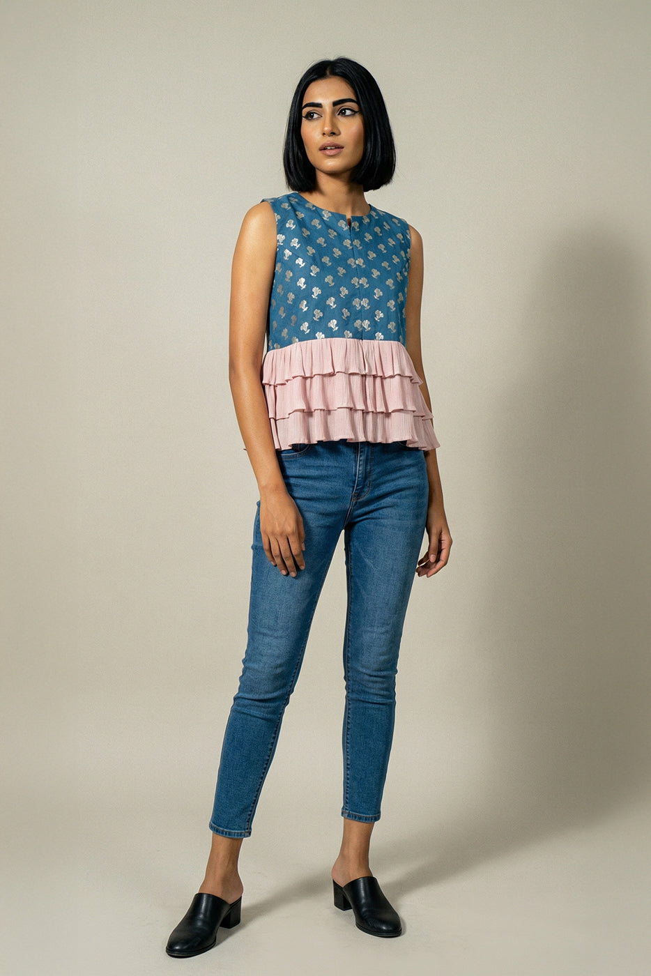 Vest with three layered gathers