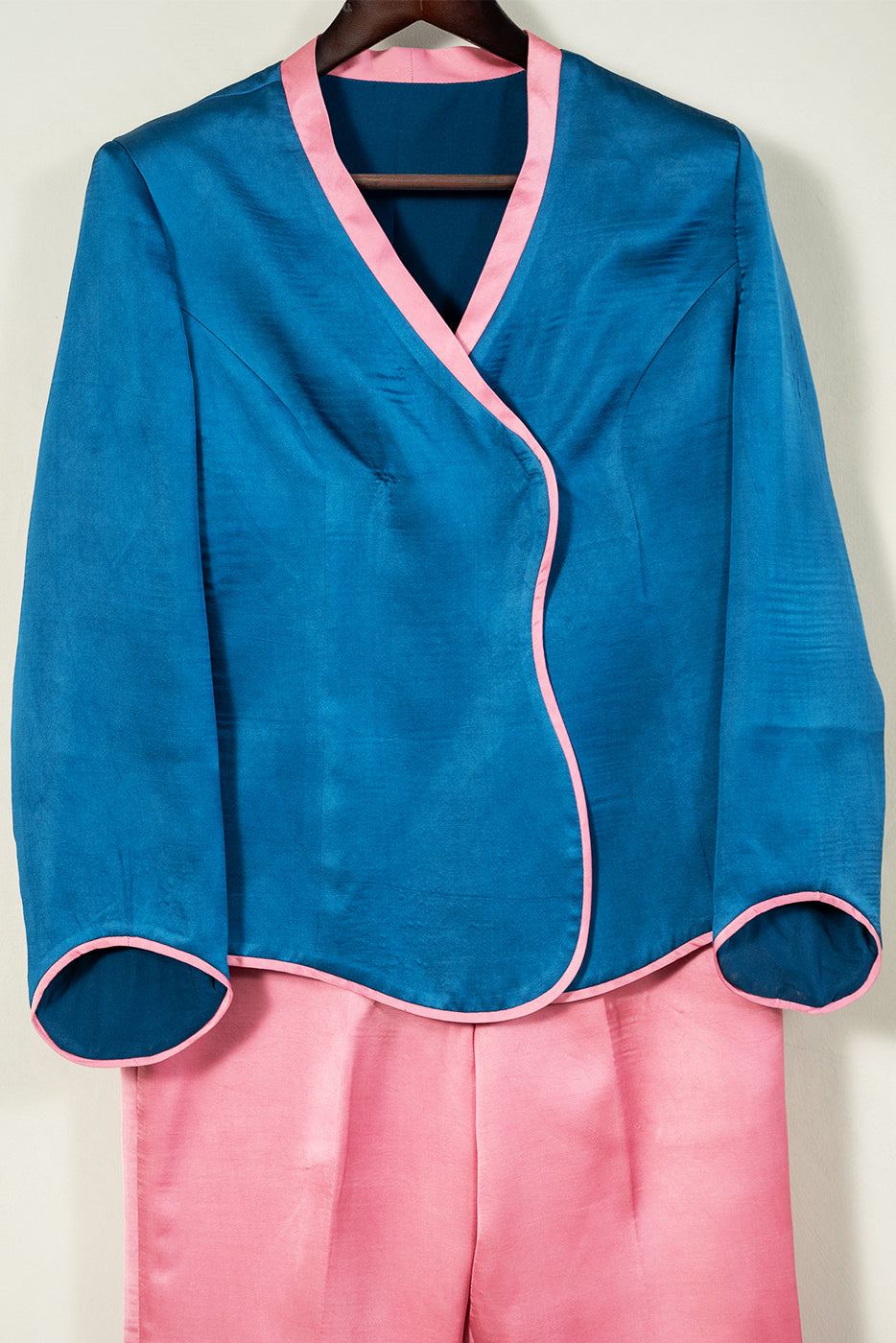 Curved detailing blazer