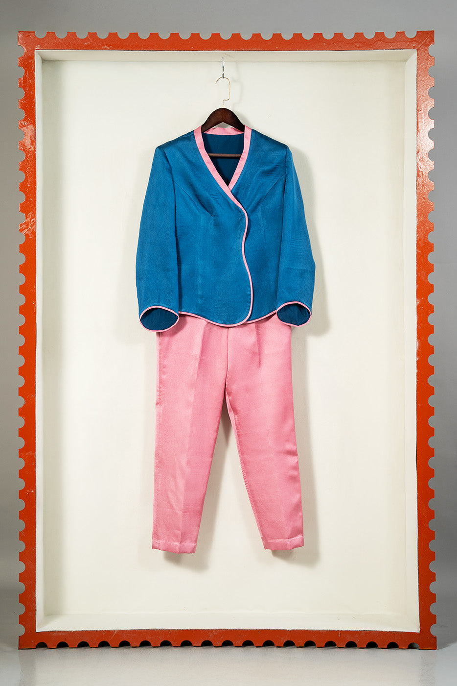 Curved detailing blazer