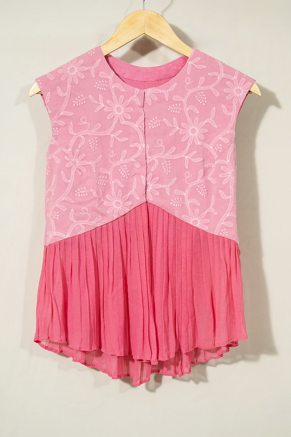 Embroidered vest with pleats