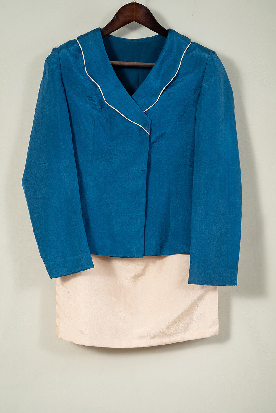 Collar detailed blazer