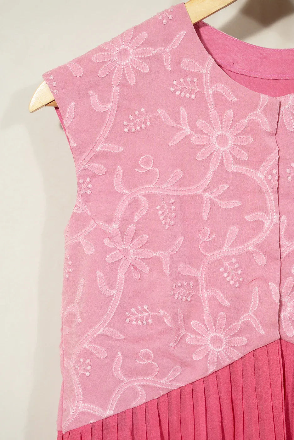 Embroidered vest with pleats - SSWAI