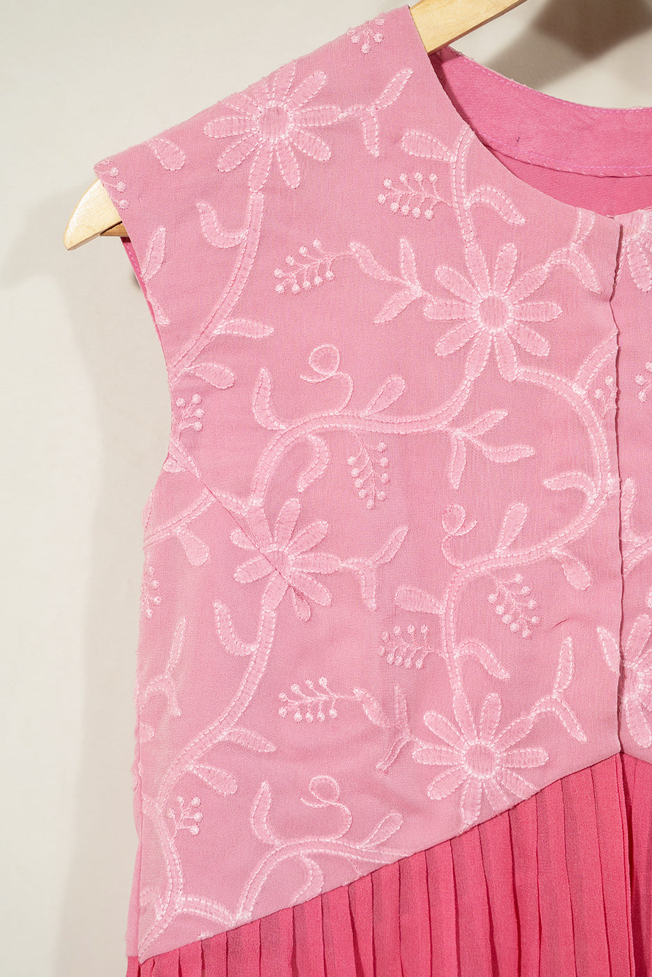 Embroidered vest with pleats