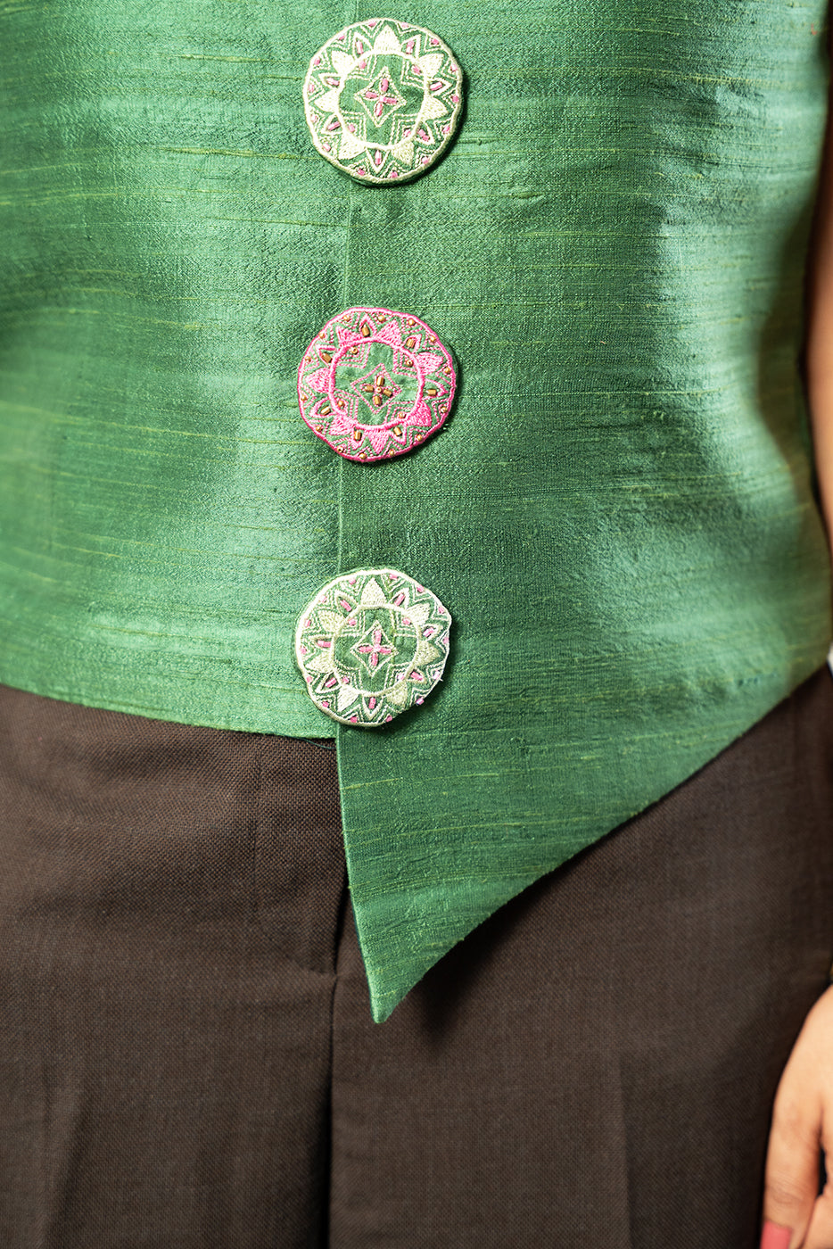 Asymmetric hemline top