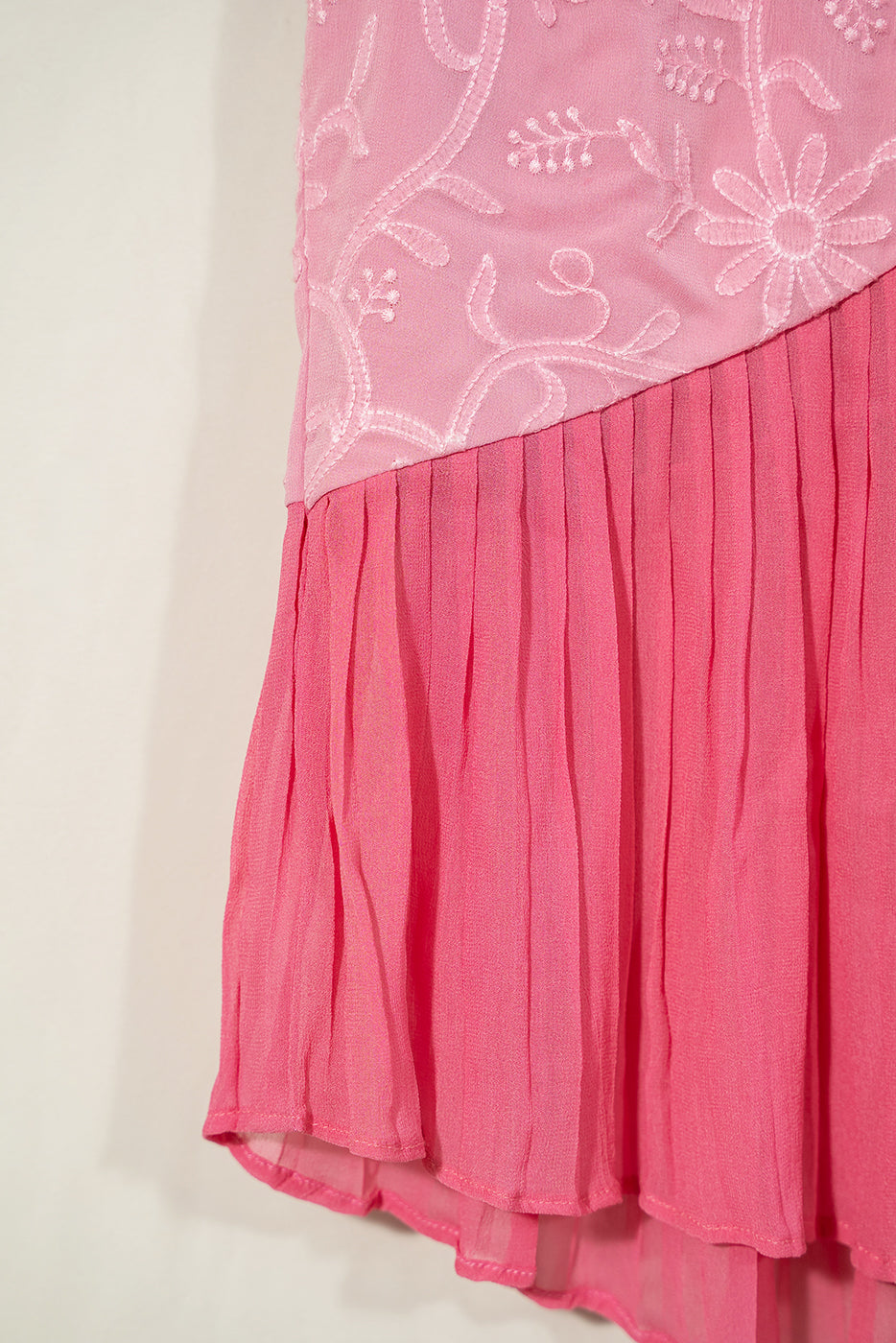 Embroidered vest with pleats