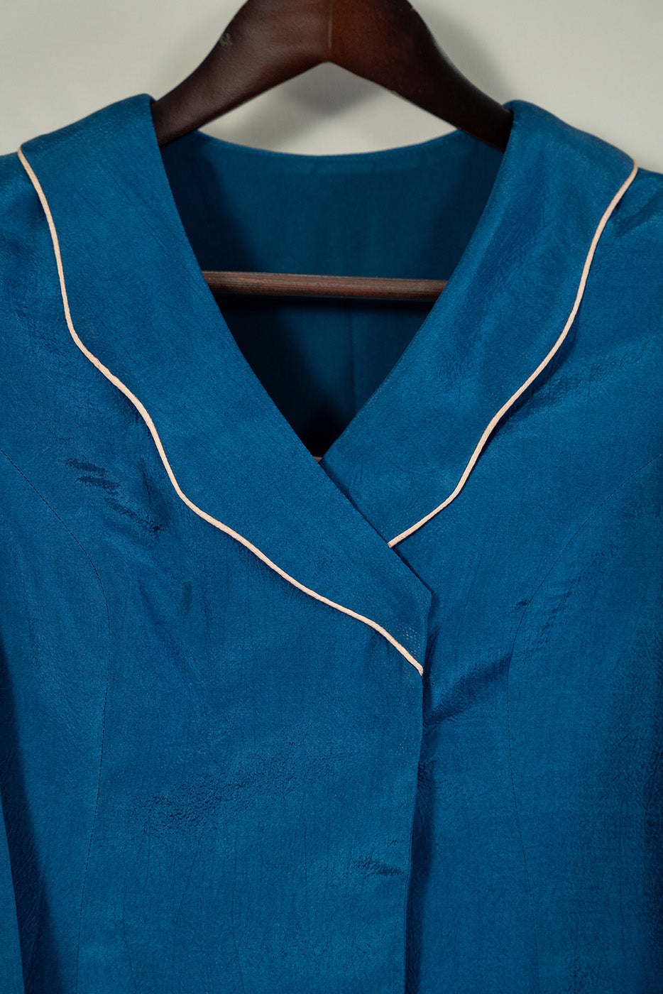 Collar detailed blazer