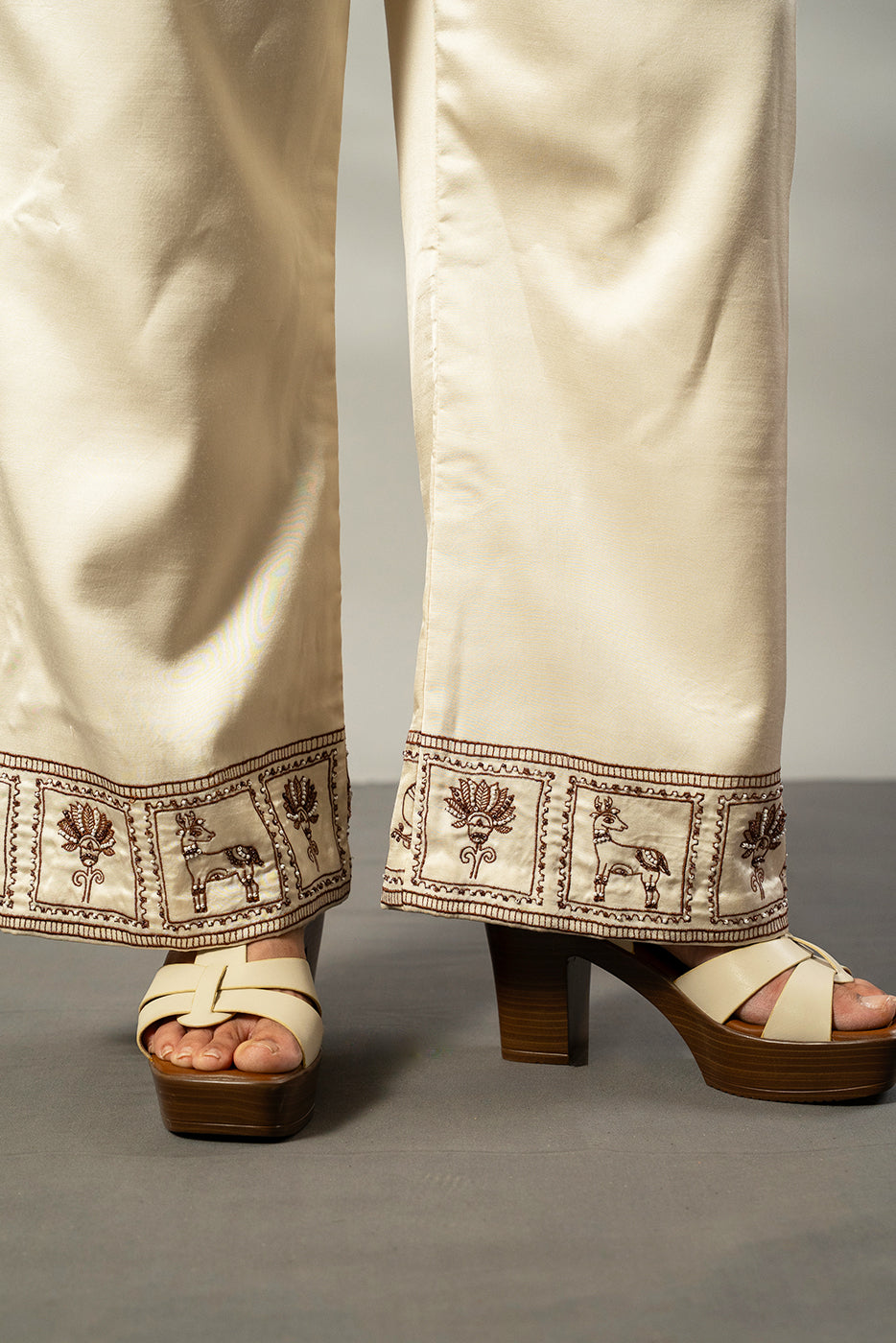 Stamp embroidery jumpsuit