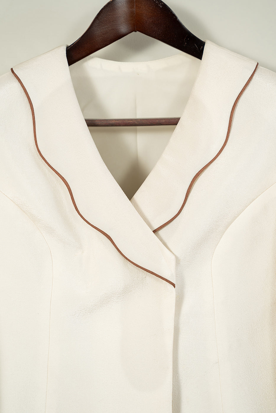 Collar detailed blazer