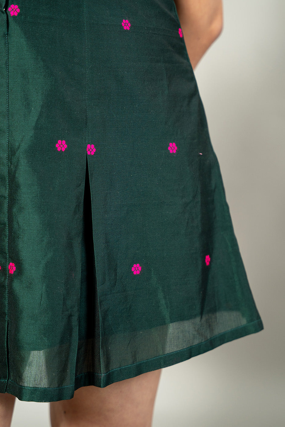 Oversized collar pleat dress