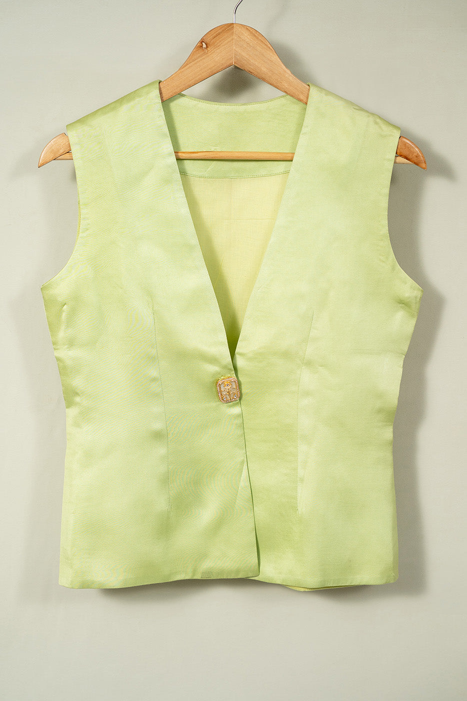 Sleeveless vest