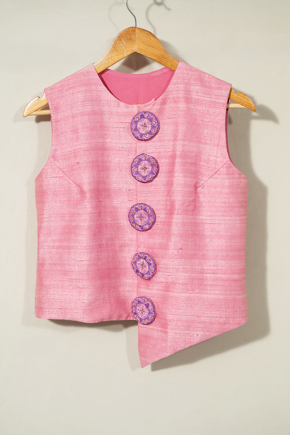 Asymmetric hemline top