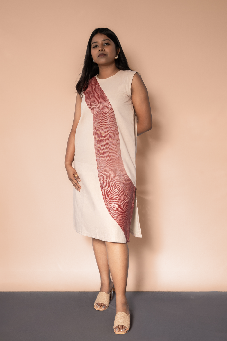 S curved Thread Work Dress