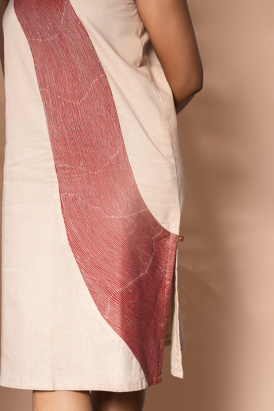 S curved Thread Work Dress